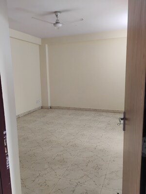 Room in 3.5 BHK Builder Floor at Amolik Residency, Sector 86 – for Rent