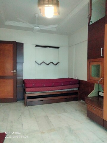 Bedroom in 4 BHK Apartment at Madhukunj Apartment Prabhadevi, Prabhadevi – for Rent