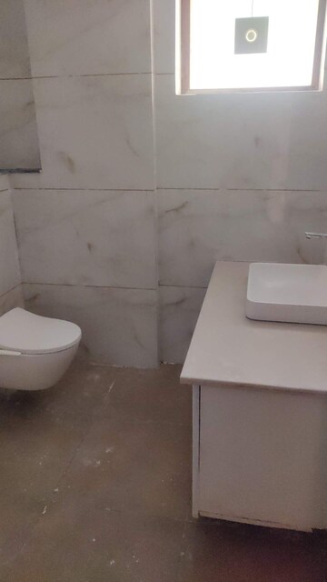 Bathroom in 3.5 BHK Apartment at Smart World Orchard, Sector 61 – for Rent