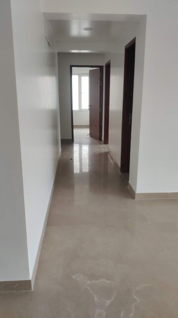 Room in 3.5 BHK Apartment at Smart World Orchard, Sector 61 – for Rent