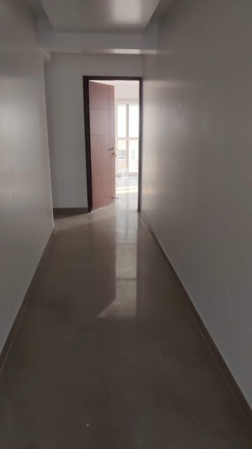 Building Lobby in 3.5 BHK Apartment at Smart World Orchard, Sector 61 – for Rent