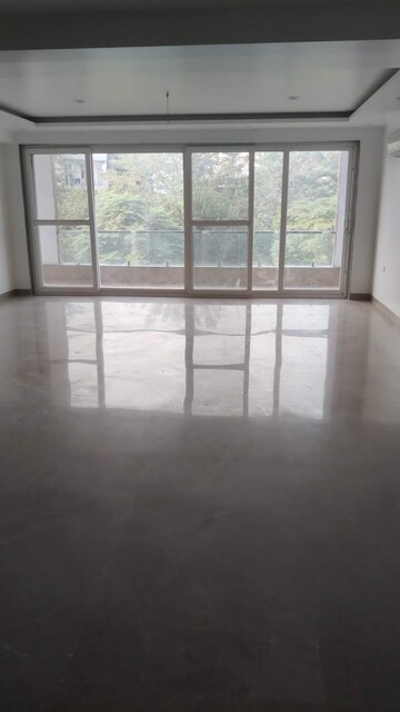 Room in 3.5 BHK Apartment at Smart World Orchard, Sector 61 – for Rent