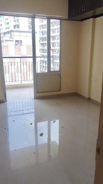 Room in 2 BHK Apartment at MCC Signature Heights, Raj Nagar Extension – for Rent