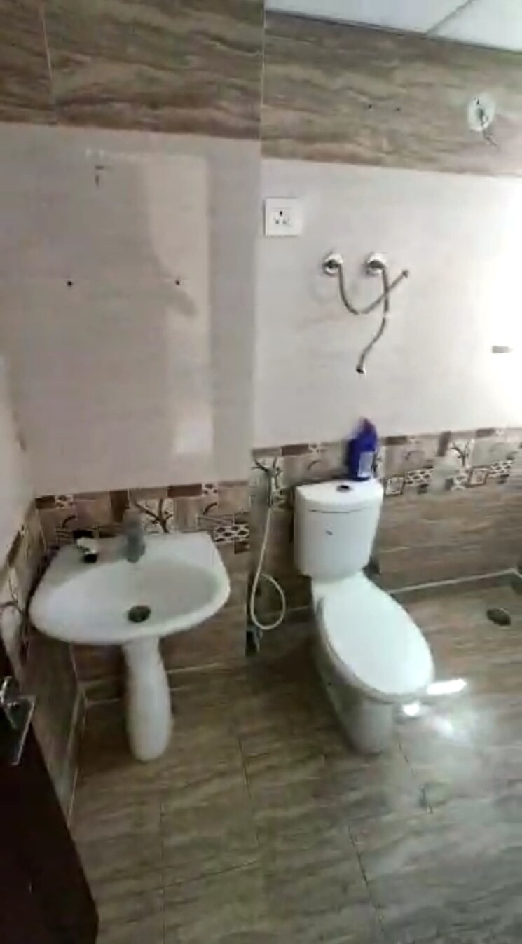 Bathroom, vasu-fortune-residency 2 Bedroom 1025 Sq.Ft. Apartment In Raj Nagar Extension Ghaziabad 9138001