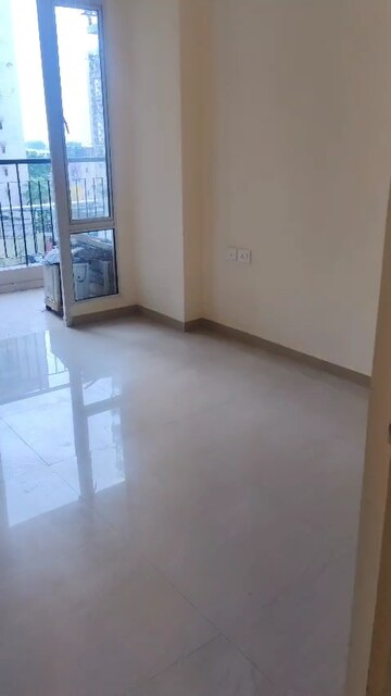 Room in 2.5 BHK Apartment at MCC Signature Heights, Raj Nagar Extension – for Rent