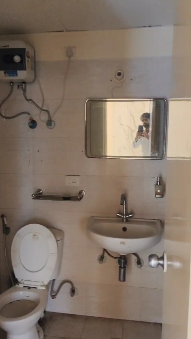 Bathroom, mcc-signature-heights 2.5 Bedroom 1320 Sq.Ft. Apartment In Raj Nagar Extension Ghaziabad 9138006