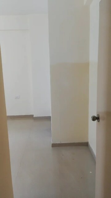 Room in 2.5 BHK Apartment at MCC Signature Heights, Raj Nagar Extension – for Rent