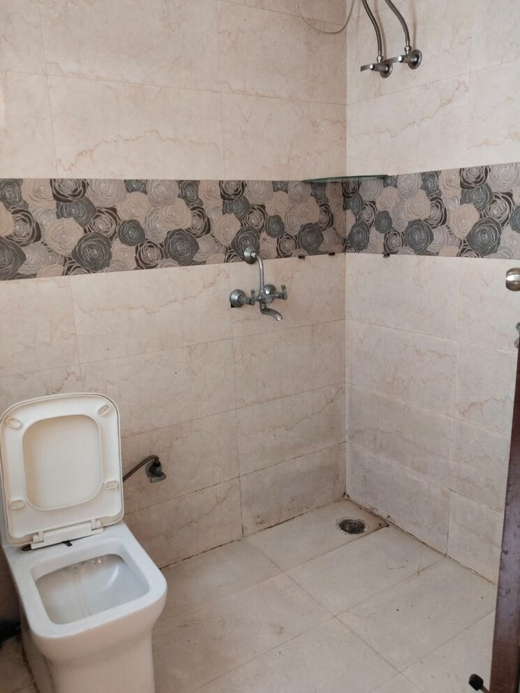 Bathroom, rof-amaltas 3 Bedroom 740 Sq.Ft. Apartment In Sector 92 Gurgaon 9138067