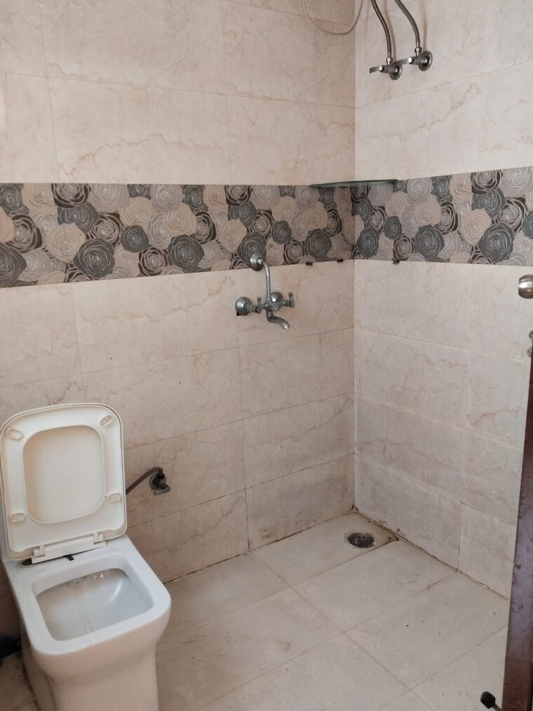 Bathroom, rof-amaltas 3 Bedroom 740 Sq.Ft. Apartment In Sector 92 Gurgaon 9138067