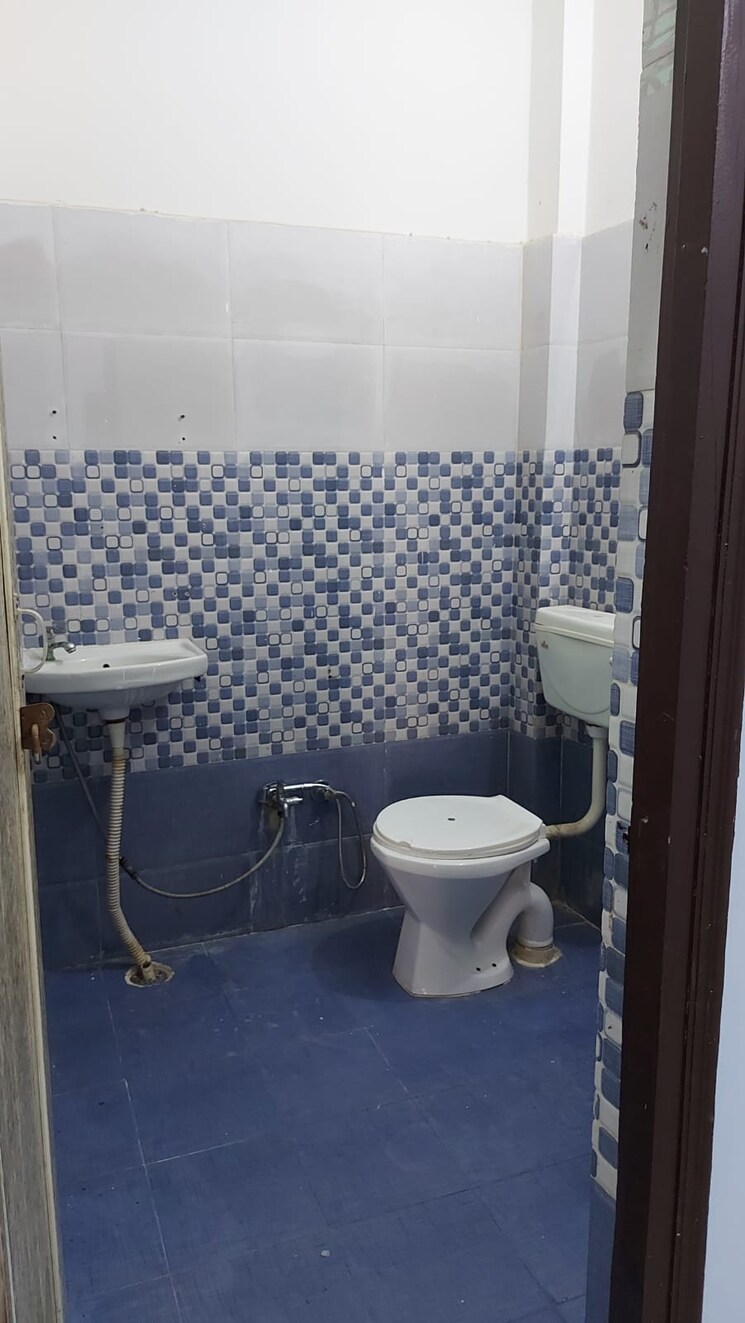 Bathroom, sitapur road 2 Bedroom 1800 Sq.Ft. Independent House In Sitapur Road Lucknow 9138094