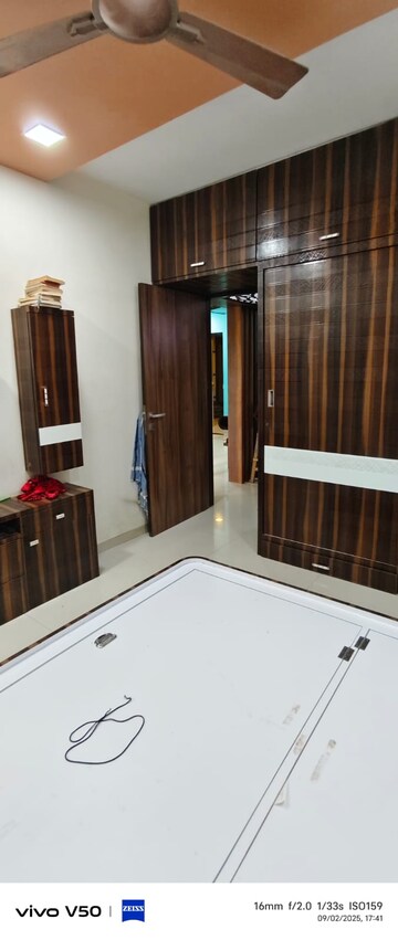 Room in 1 BHK Apartment at Mhatre Royal CHS, Dahisar West – for Rent