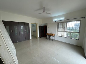 Room in 3 BHK Apartment at Kumar Presidency, Koregaon Park – for Rent