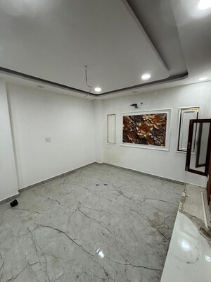 Room in 3 BHK Builder Floor at Sector 9 – for Sale