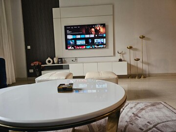 Master Bedroom in 3.5 BHK Apartment at Smart World Orchard, Sector 61 – for Rent