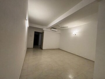 Room in 3 BHK Apartment at Smart World Orchard, Sector 61 – for Rent