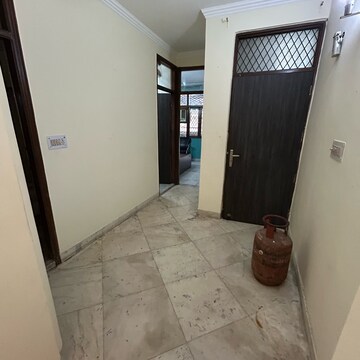 Room in 2 BHK Builder Floor at Kotla Mubarakpur – for Rent