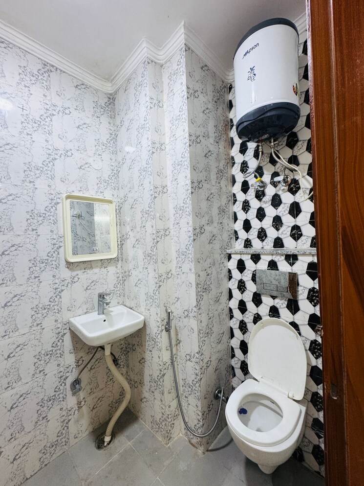 Bathroom, saket 2 Bedroom 900 Sq.Ft. Builder Floor In Saket Delhi 9138301