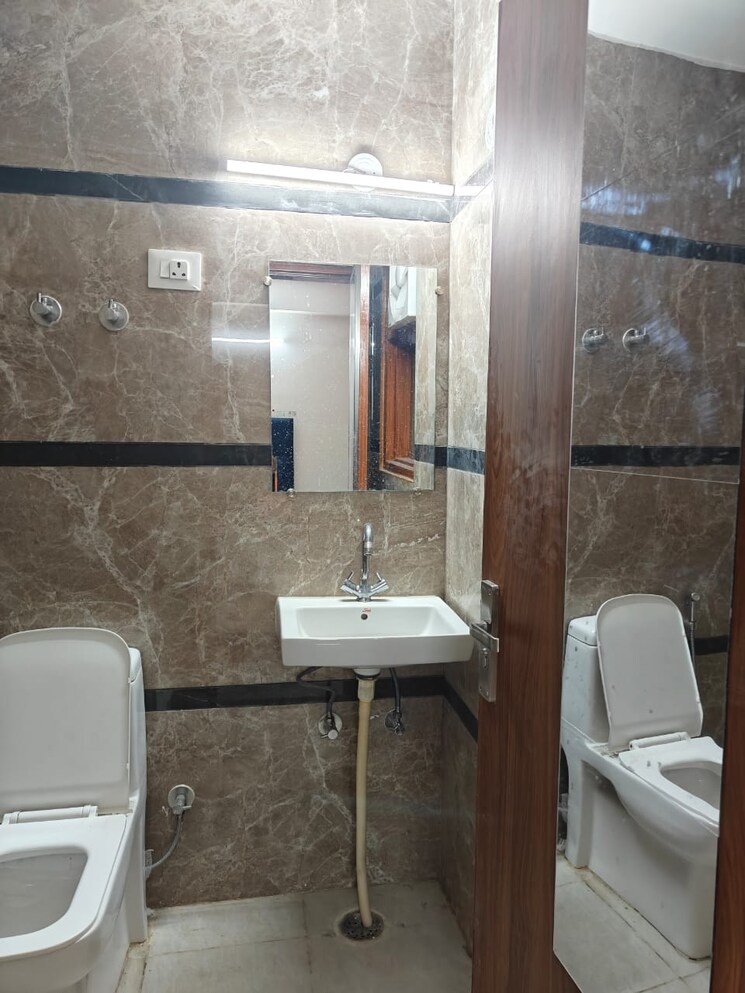 Bathroom, saket 2 Bedroom 900 Sq.Ft. Builder Floor In Saket Delhi 9138310