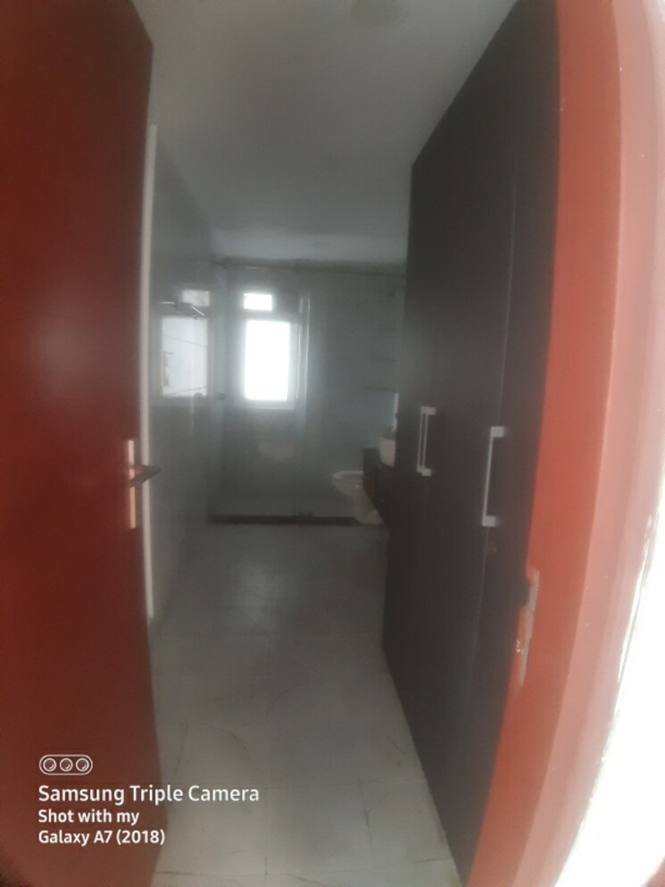 Bathroom, sarena-iris-prime 4 Bedroom 3535 Sq.Ft. Apartment In Ramprastha Greens Ghaziabad 9060215