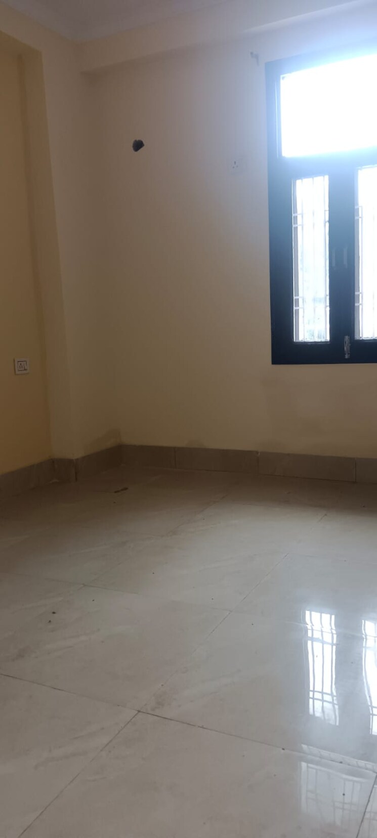 Room, maan-heights 3 Bedroom 1100 Sq.Ft. Builder Floor In Gaur City 1 Greater Noida 9138331