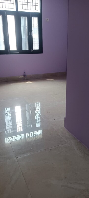 Room in 3 BHK Builder Floor at Maan Heights, Gaur City 1 – for Rent