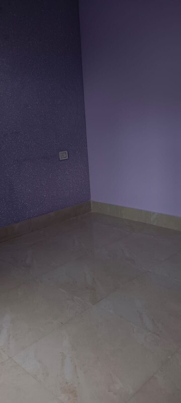 Room in 3 BHK Builder Floor at Maan Heights, Gaur City 1 – for Rent