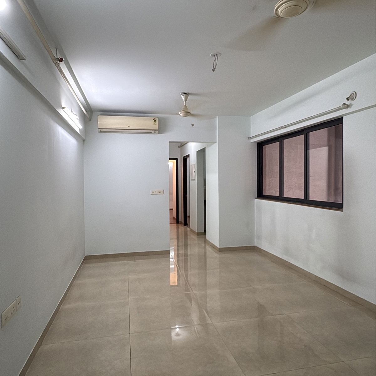 2 BHK + Pooja Room,Servant Room Apartment For Sale in Lodha Lakeshore Greens