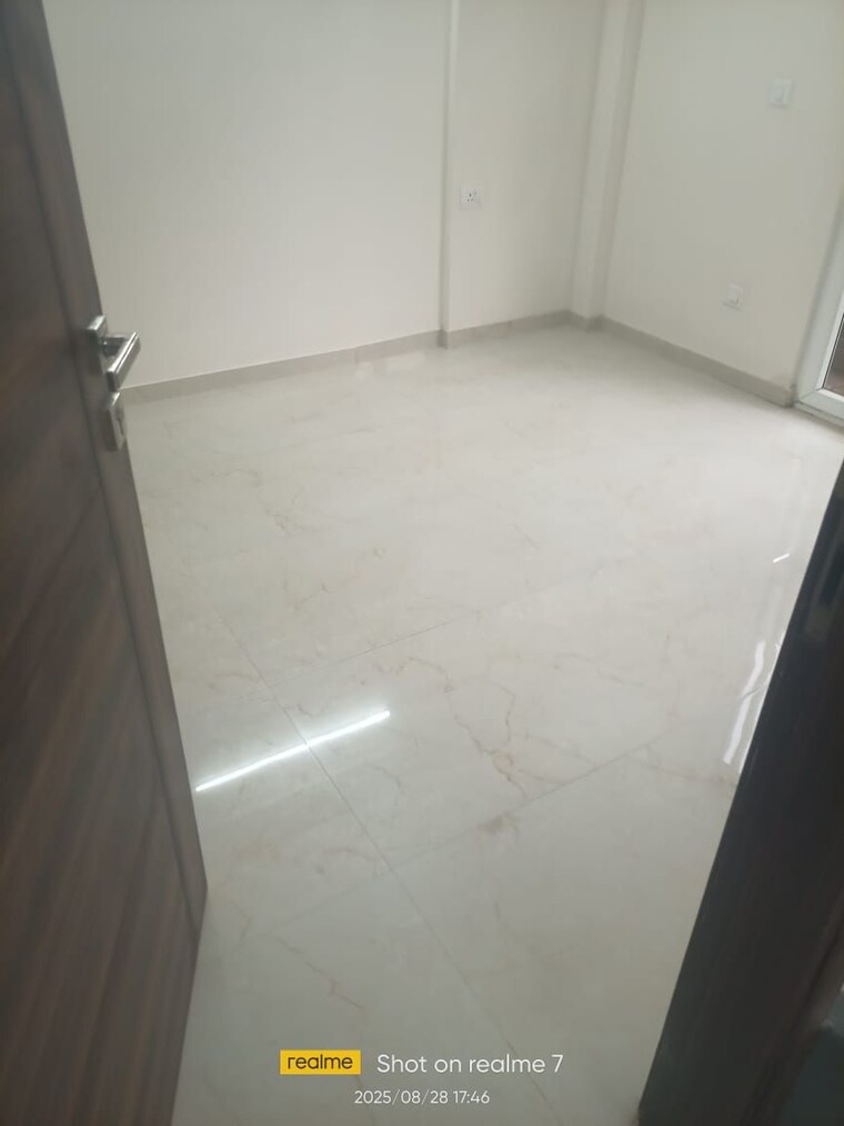 Room, smart-world-gems 2.5 Bedroom 1103 Sq.Ft. Apartment In Sector 89 Gurgaon 9138365