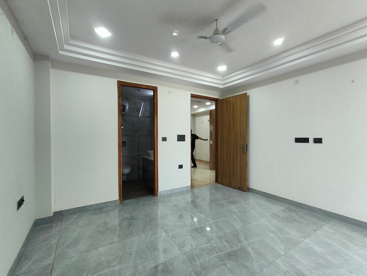 Room, sector 52 3 Bedroom 1860 Sq.Ft. Builder Floor In Sector 52 Gurgaon 9138370