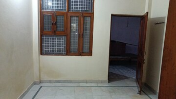 Room in 2 BHK Builder Floor at Vaishali Sector 2 – for Rent