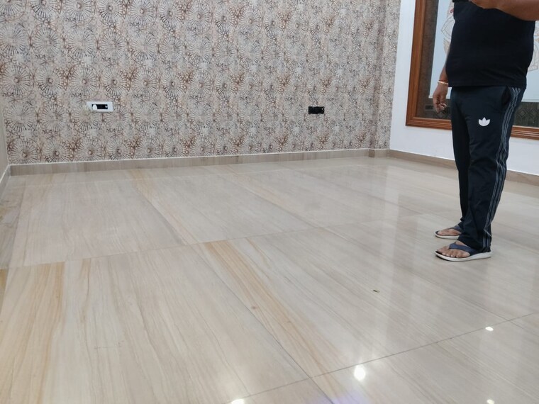 Room, sector 108 3 Bedroom 300 Sq.Mt. Independent House In Sector 108 Noida 9138390