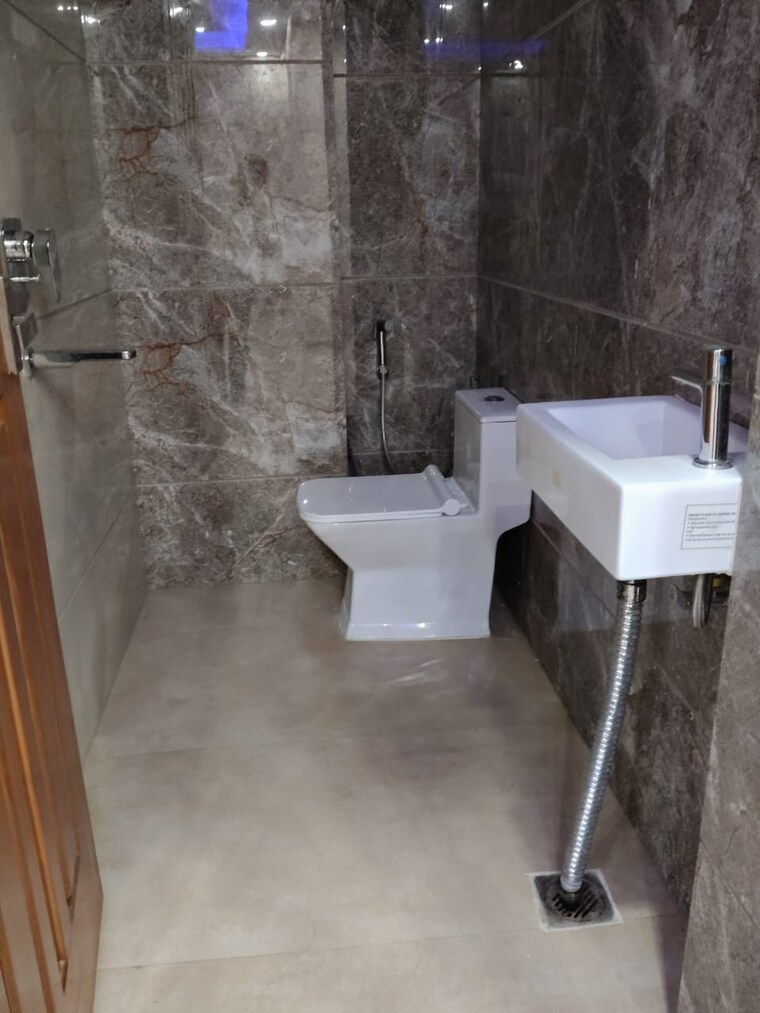 Bathroom, sector 108 3 Bedroom 300 Sq.Mt. Independent House In Sector 108 Noida 9138390