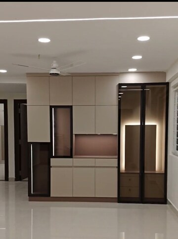 Room in 2.5 BHK Apartment at SMR Vinay Iconia Hyderabad, Kondapur – for Rent