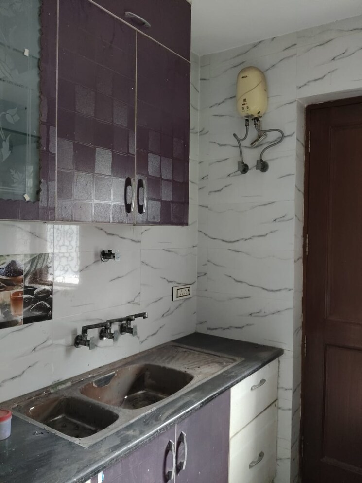 Kitchen, sector 92 2.5 Bedroom 450 Sq.Mt. Builder Floor In Sector 92 Noida 9138429