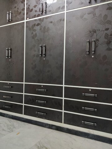 Furnished Amenities in 2.5 BHK Builder Floor at Sector 92 – for Rent