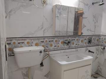 Washroom in 2.5 BHK Builder Floor at Sector 92 – for Rent