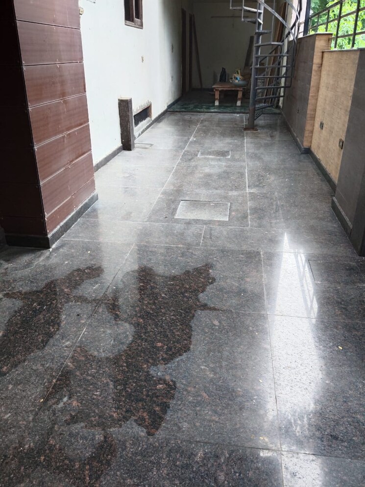 Balcony, sector 92 2.5 Bedroom 450 Sq.Mt. Builder Floor In Sector 92 Noida 9138429