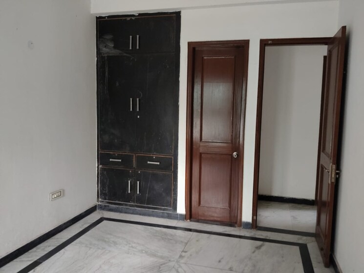 Room, sector 92 2.5 Bedroom 450 Sq.Mt. Builder Floor In Sector 92 Noida 9138429