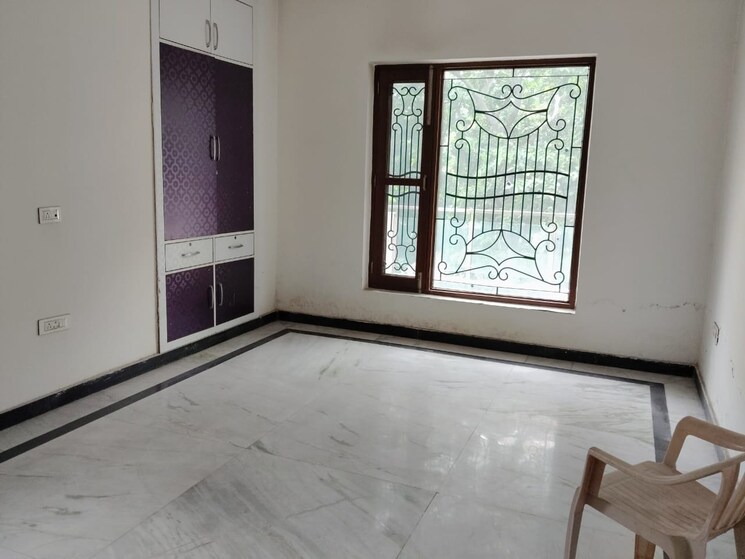 Room, sector 92 2.5 Bedroom 450 Sq.Mt. Builder Floor In Sector 92 Noida 9138429