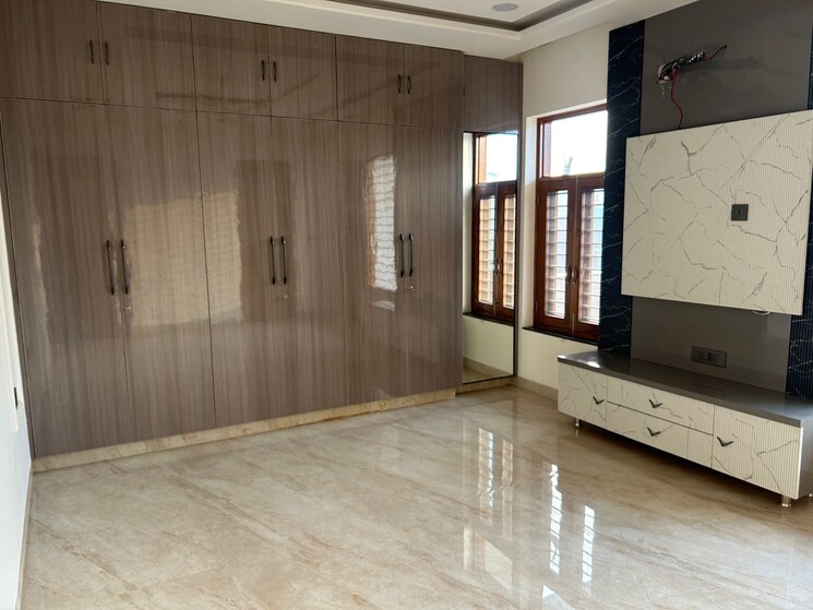 Room, sector 85 3 Bedroom 2250 Sq.Ft. Builder Floor In Sector 85 Faridabad 9139604