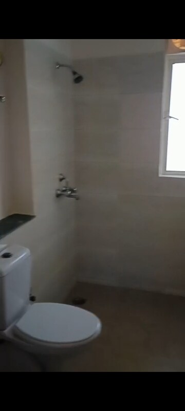 Room in 3 BHK Apartment at Jaypee Kensington Heights, Sector 133 – for Rent