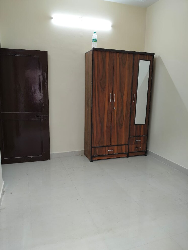 Room, alpha ii greater noida 2 Bedroom 1000 Sq.Ft. Builder Floor In Alpha Ii Greater Noida Greater Noida 9138655