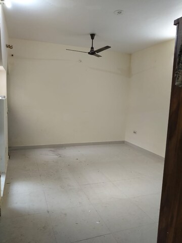 Room in 2 BHK Builder Floor at Alpha Ii Greater Noida – for Rent