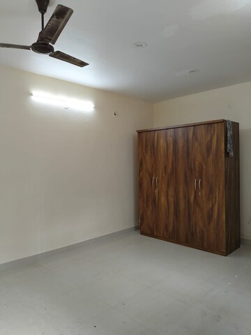 Room in 2 BHK Builder Floor at Alpha Ii Greater Noida – for Rent
