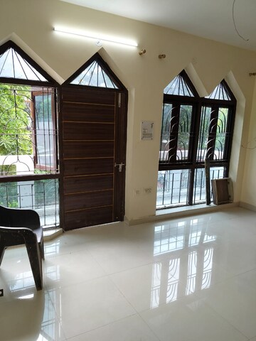 Room in 2 BHK Builder Floor at Alpha Ii Greater Noida – for Rent