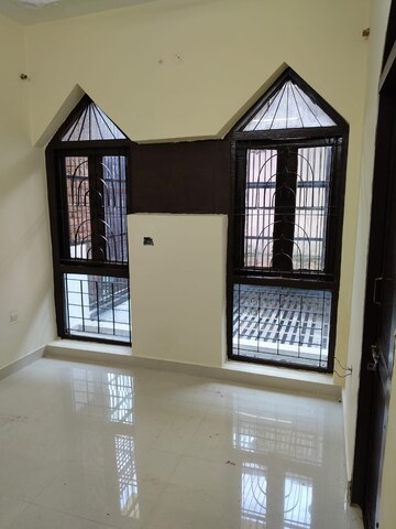 Room in 2 BHK Builder Floor at Alpha Ii Greater Noida – for Rent