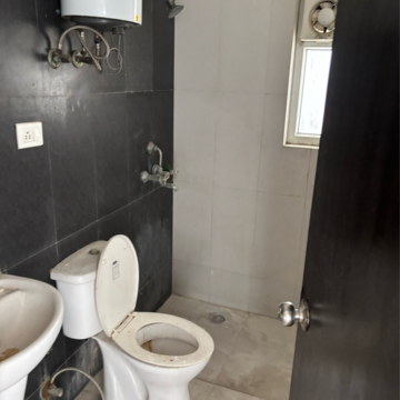 Bathroom in 2 BHK Apartment at Supertech Cape Town, Sector 74 – for Rent