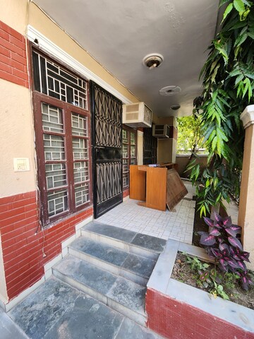 Living Room in 3 BHK Builder Floor at Sector 46 – for Rent