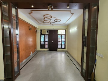 Building Lobby in 3 BHK Builder Floor at Sector 46 – for Rent