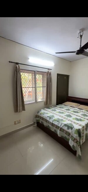 Bedroom in 4 BHK Apartment at Vasant Apartment Mayur Vihar, Mayur Vihar 1 – for Sale